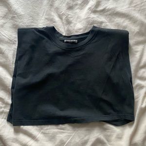 Crop tank with shoulder pads